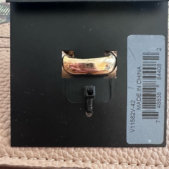 Vince Camuto Ring 8 Gold Tone Open Top with Rhinestones - Picture 2 of 4